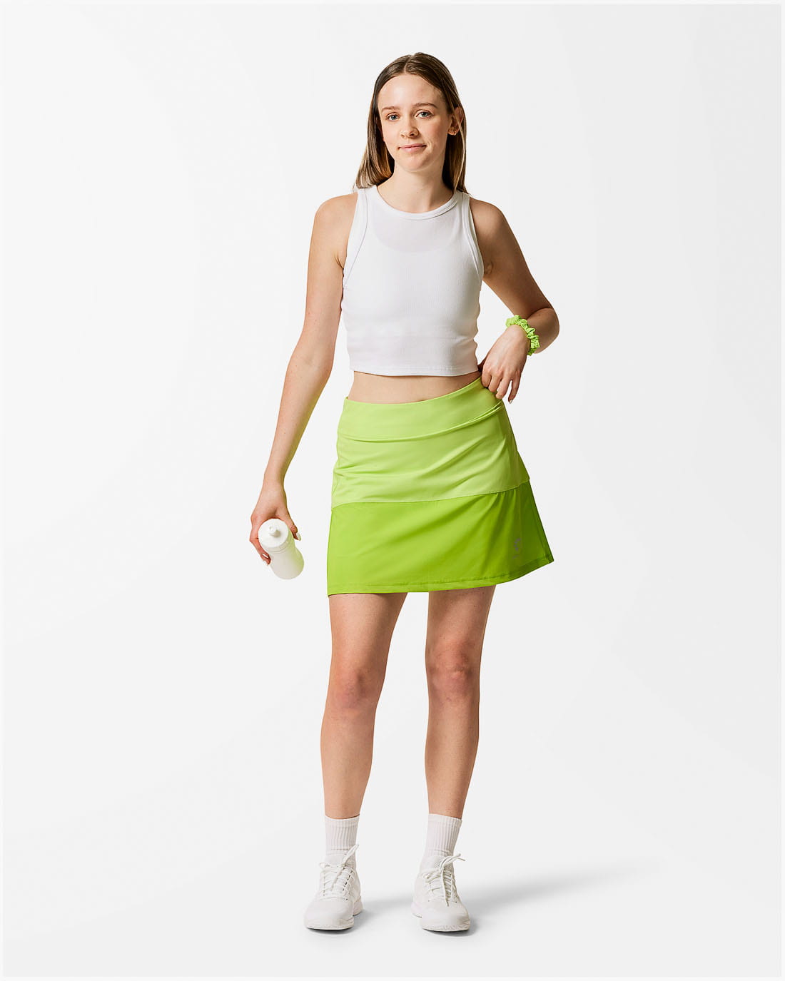 Lång Sportkjol för padel och tennis. Tvåfärgad med olika nyanser av äppelgrönt.