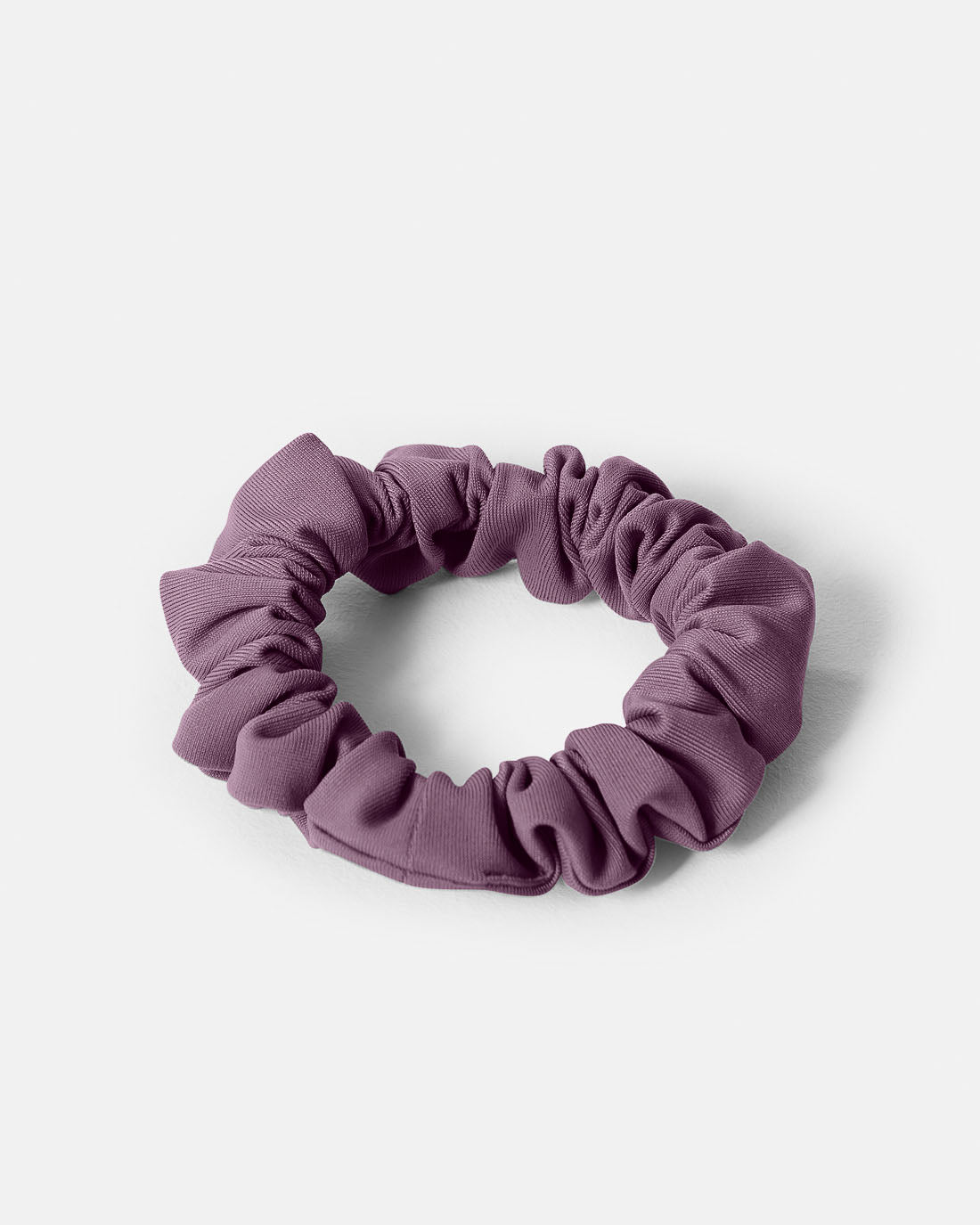 Dimlila  scrunchie i en smalare modell. Sydda av överblivet tyg från tillverkningen av våra kjolar. Återvunnet tyg.